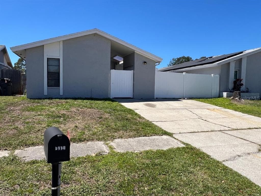 5008 PARKHILL PLACE TAMPA, FL 33624