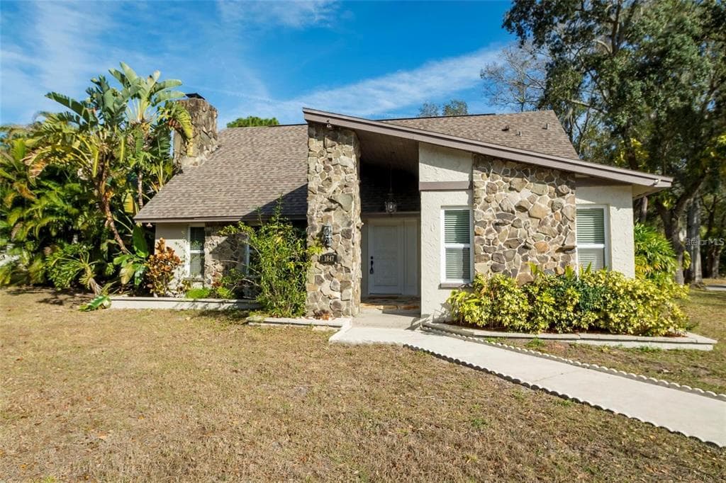 1647 HOBBIT ROAD DUNEDIN, FL 34698