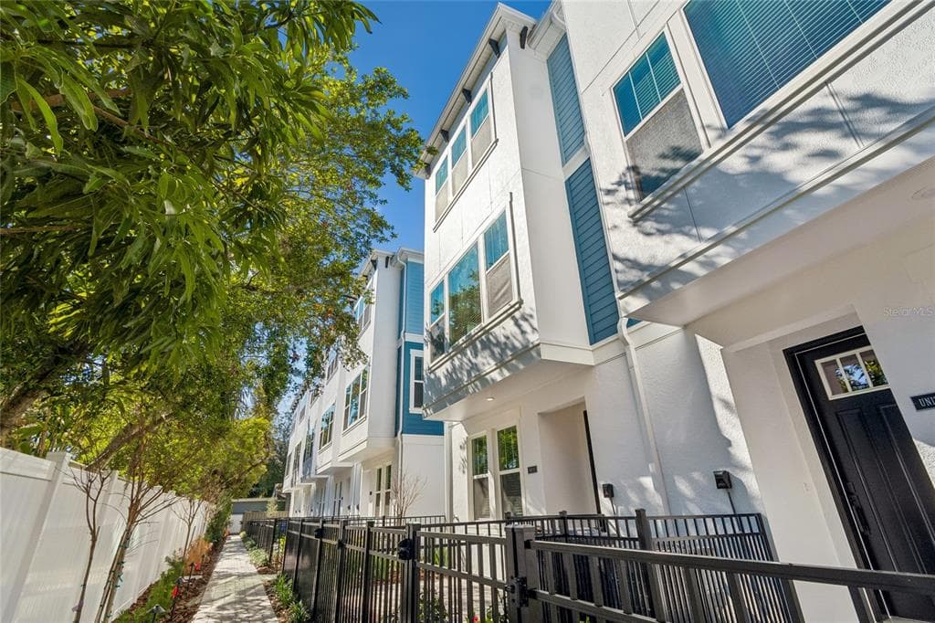 6605 N NEBRASKA AVENUE UNIT 17 TAMPA, FL 33604