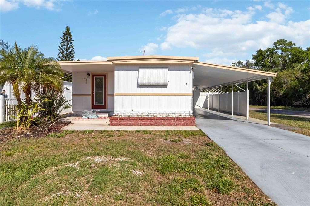 5203 W PINE STREET N ST PETERSBURG, FL 33709