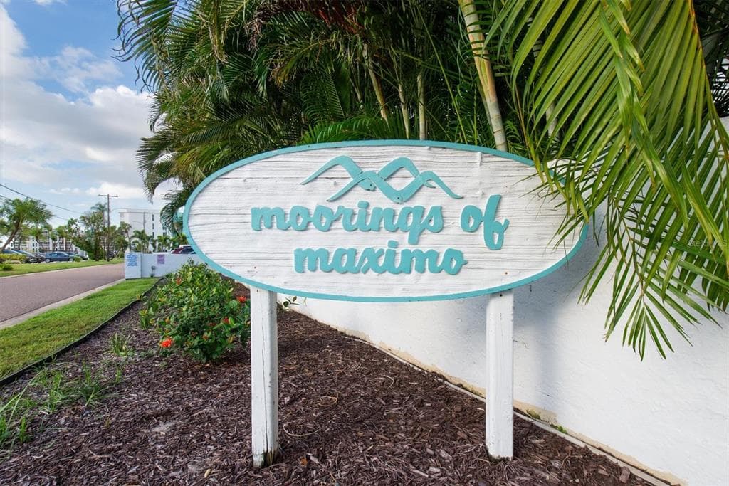 4900 38TH WAY S UNIT 302 ST PETERSBURG, FL 33711