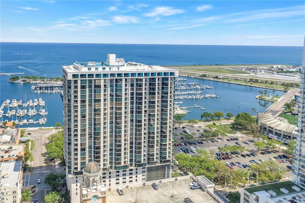 1 BEACH DRIVE SE UNIT 1702 ST PETERSBURG, FL 33701