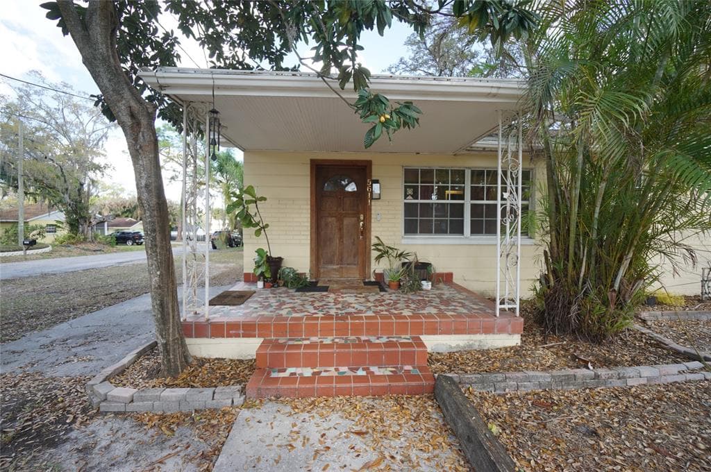 5611 N MCKAY AVENUE TAMPA, FL 33603