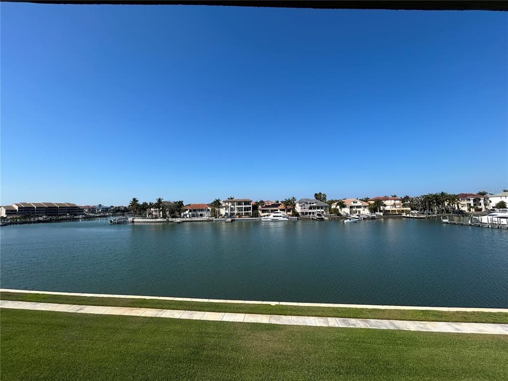 6260 KIPPS COLONY COURT UNIT 203 GULFPORT, FL 33707