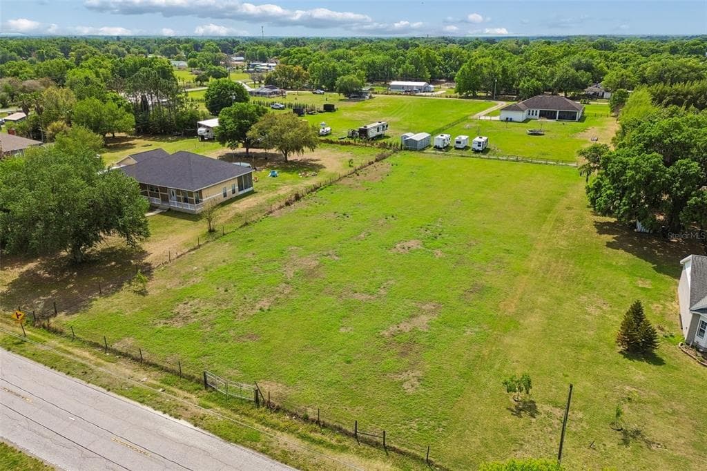2805 MEDULLA ROAD PLANT CITY, FL 33566