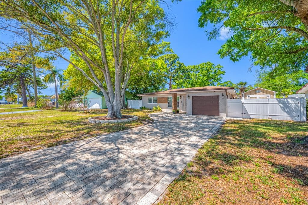 2212 NE COACHMAN ROAD