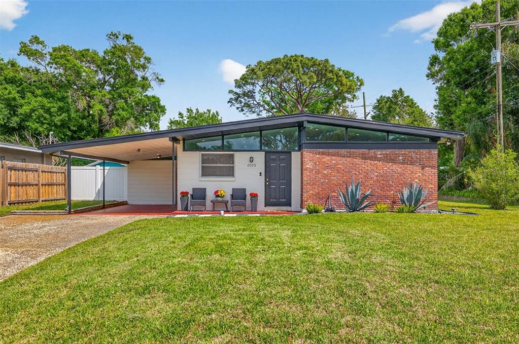 4905 N MENDENHALL DRIVE