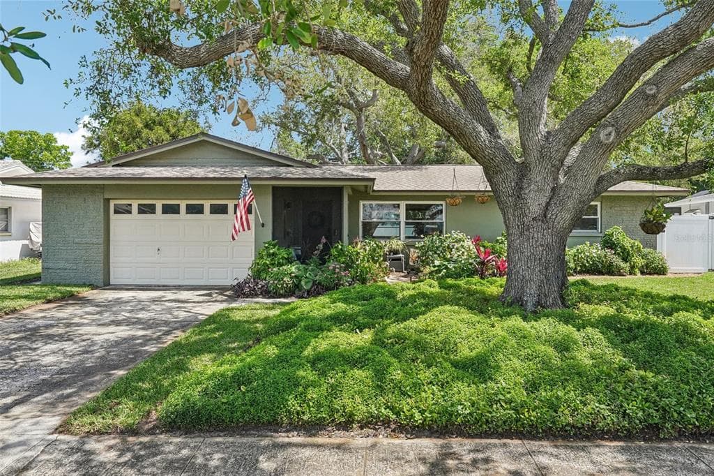 11469 IMPERIAL GROVE DRIVE E LARGO, FL 33774
