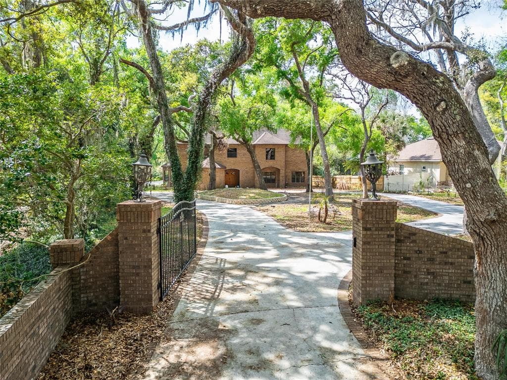 902 RIVER RAPIDS AVENUE BRANDON, FL 33511