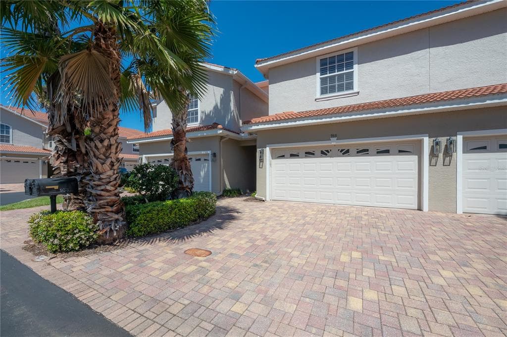 933 MOSCATO PLACE PALM HARBOR, FL 34683