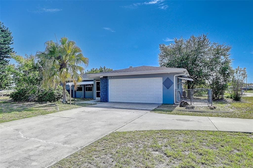 1678 COUNTRY CLUB PARKWAY LEHIGH ACRES, FL 33936