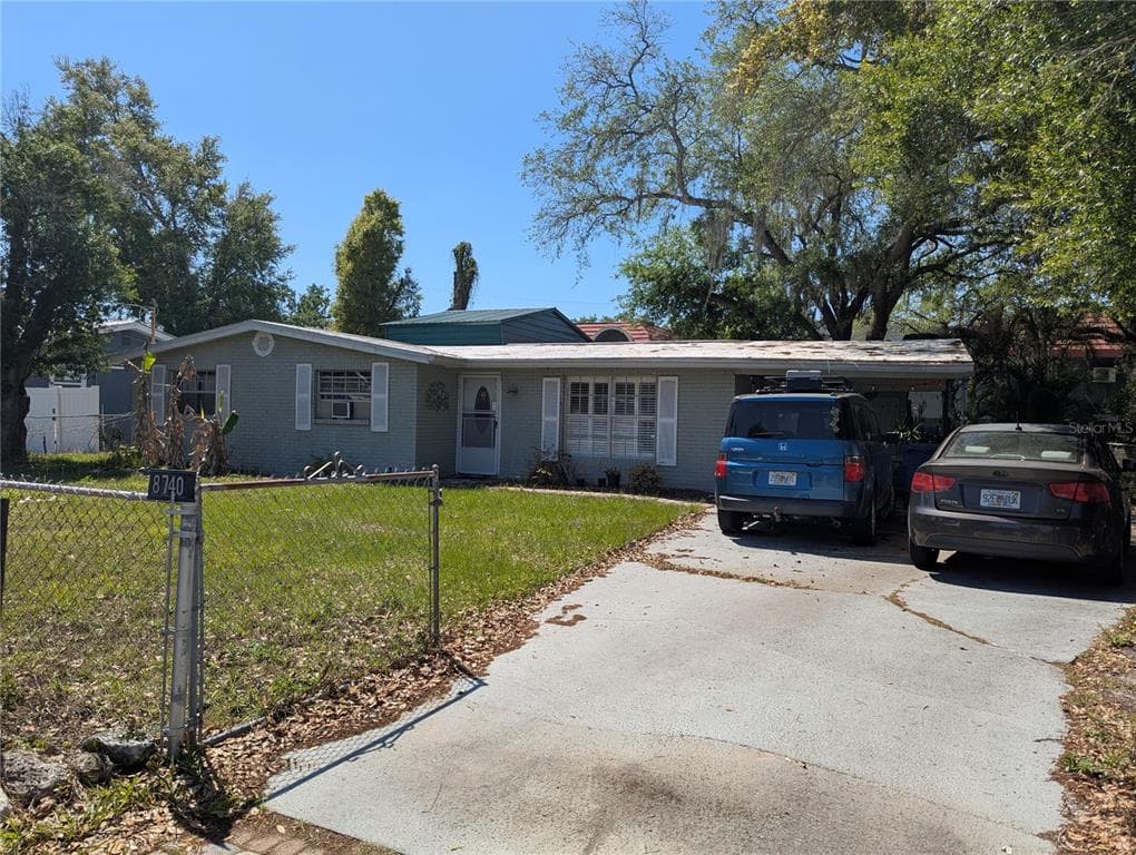 8740 N TANGERINE PLACE TAMPA, FL 33617