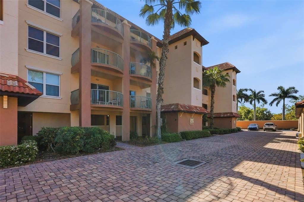1695 PINELLAS BAYWAY S UNIT E4 TIERRA VERDE, FL 33715