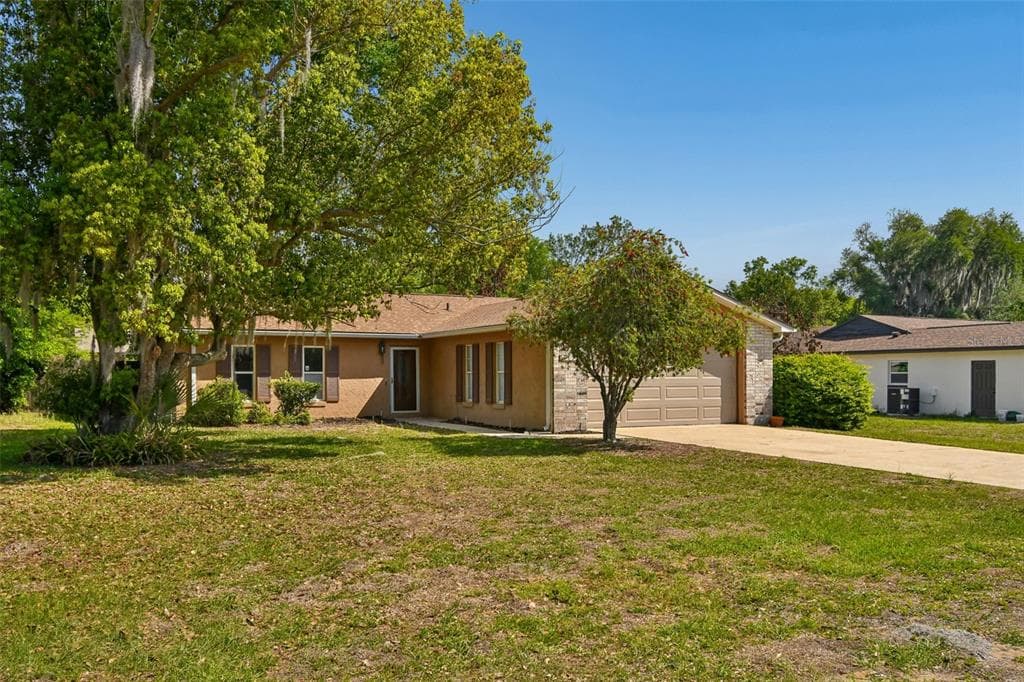 13635 BERKSHIRE COURT GRAND ISLAND, FL 32735