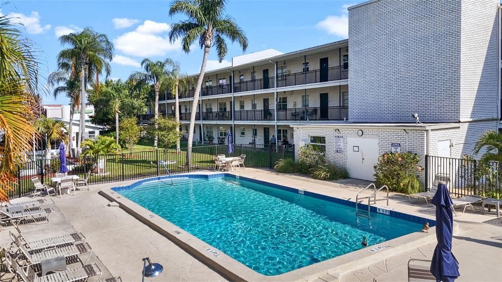 4050 4TH STREET N UNIT 122 ST PETERSBURG, FL 33703