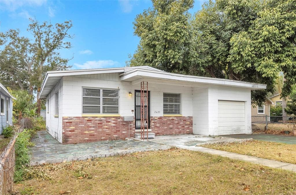 2423 AUBURN STREET S ST PETERSBURG, FL 33712