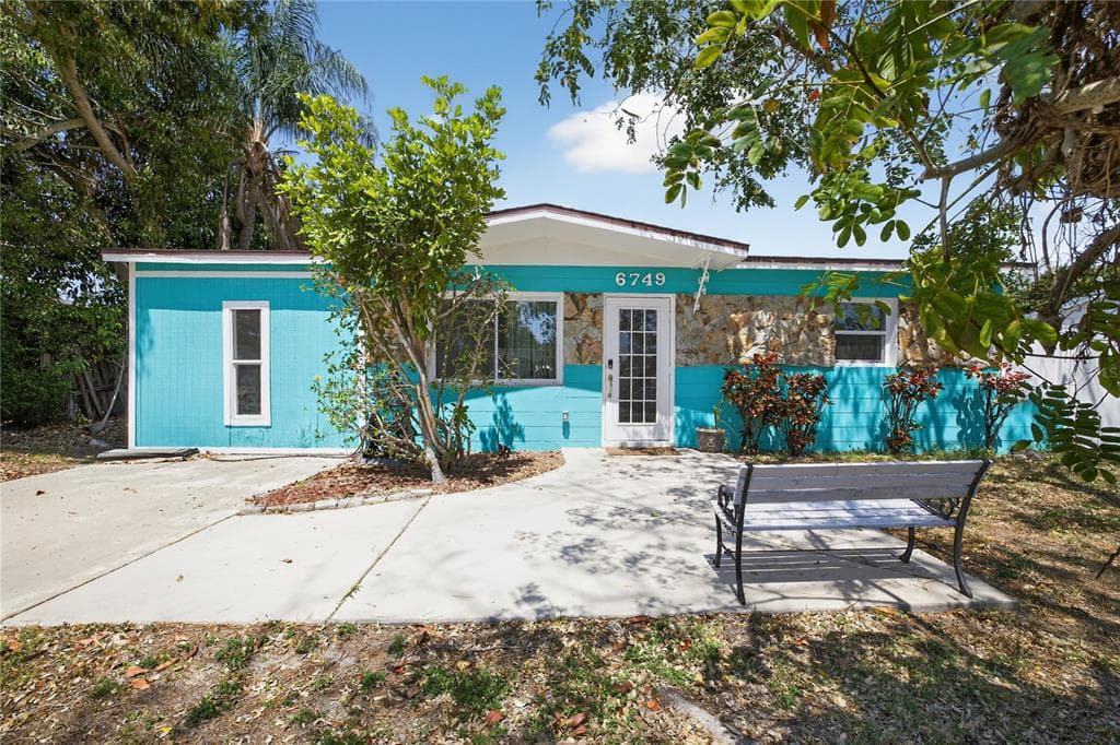 6749 81ST AVENUE N PINELLAS PARK, FL 33781