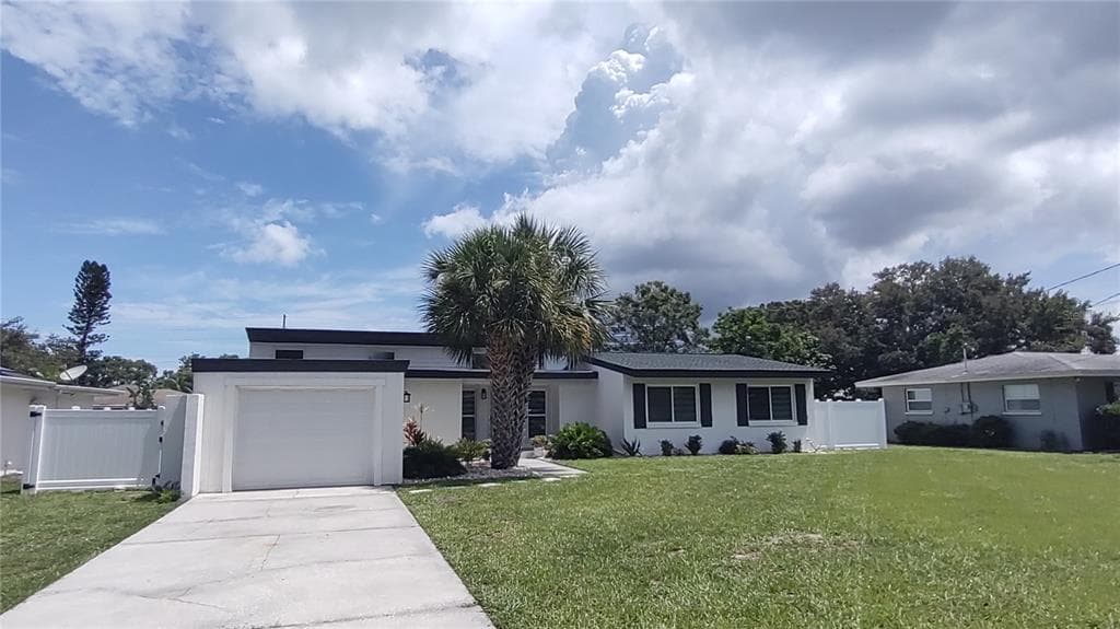 2713 RENATTA DRIVE BELLEAIR BLUFFS, FL 33770