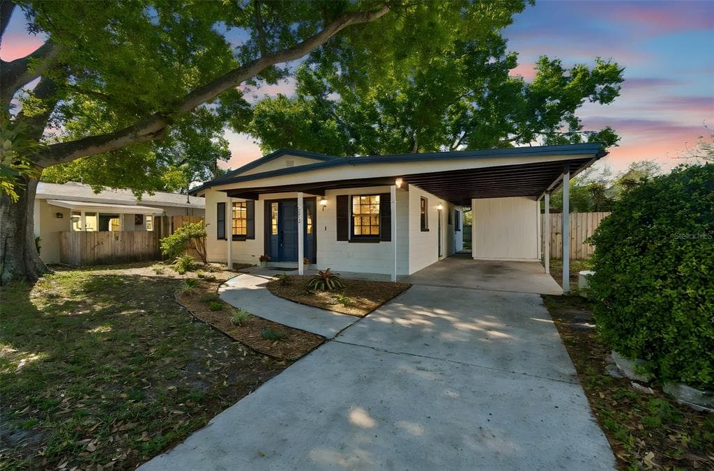 4512 W ROGERS AVENUE TAMPA, FL 33611