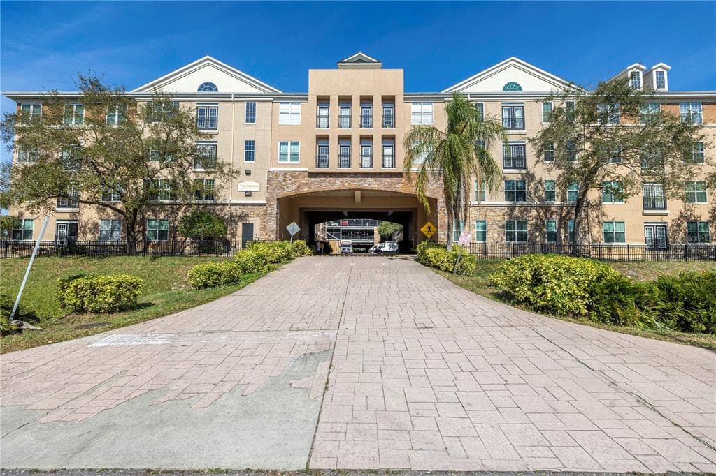 4221 W SPRUCE STREET UNIT 1325