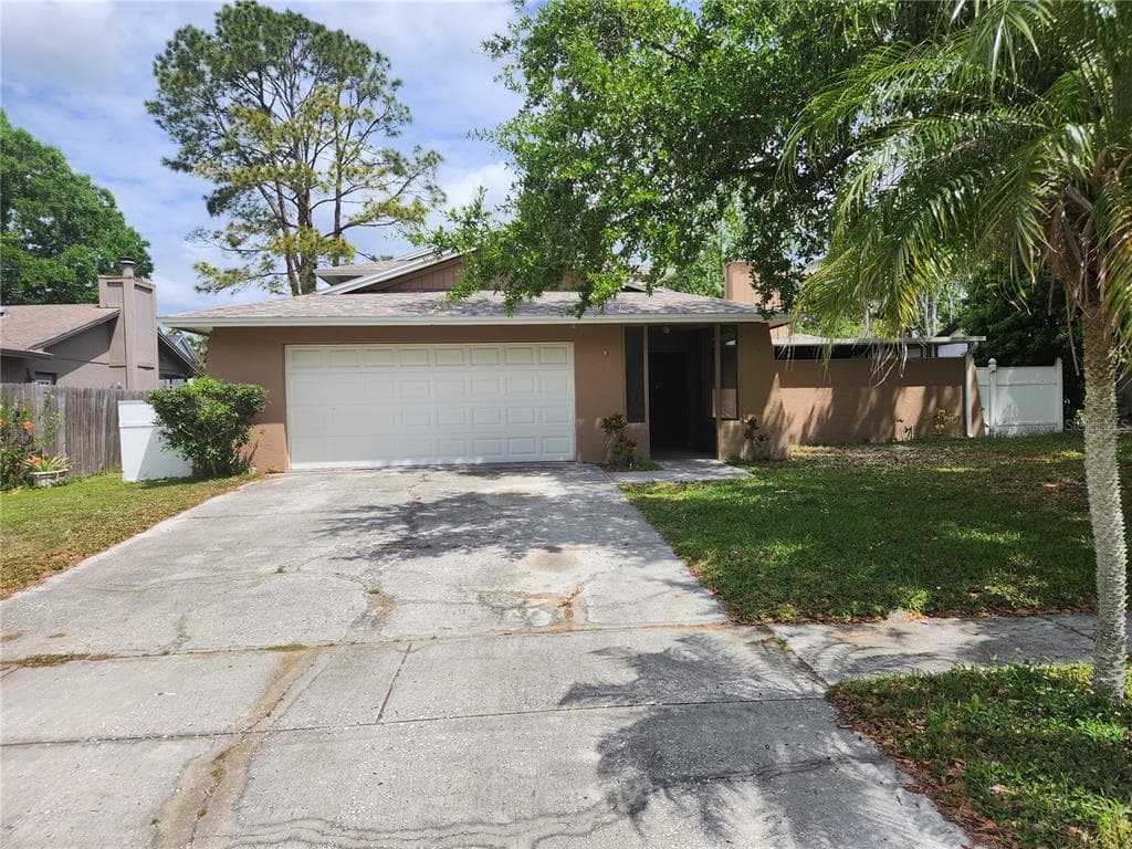4913 ROCKLEDGE CIRCLE TAMPA, FL 33624