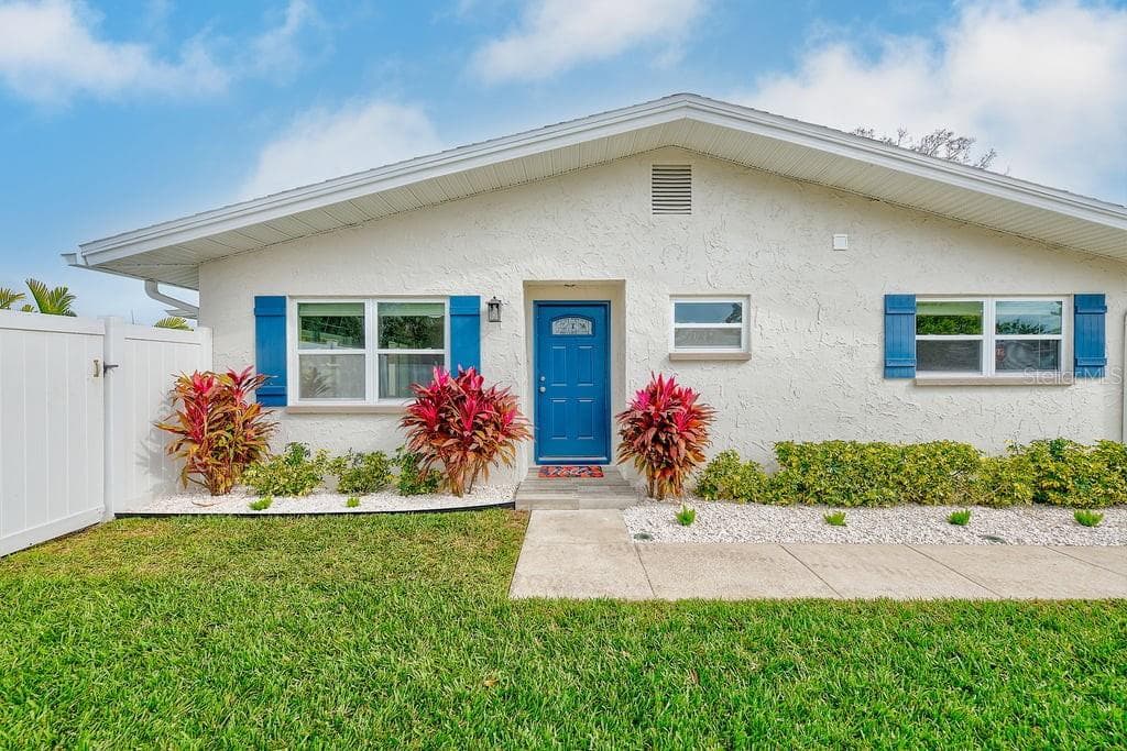 2589 SUNNY BREEZE AVENUE UNIT B LARGO, FL 33770