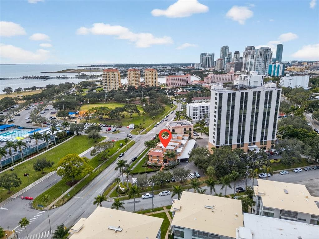 922 N SHORE DRIVE NE ST PETERSBURG, FL 33701