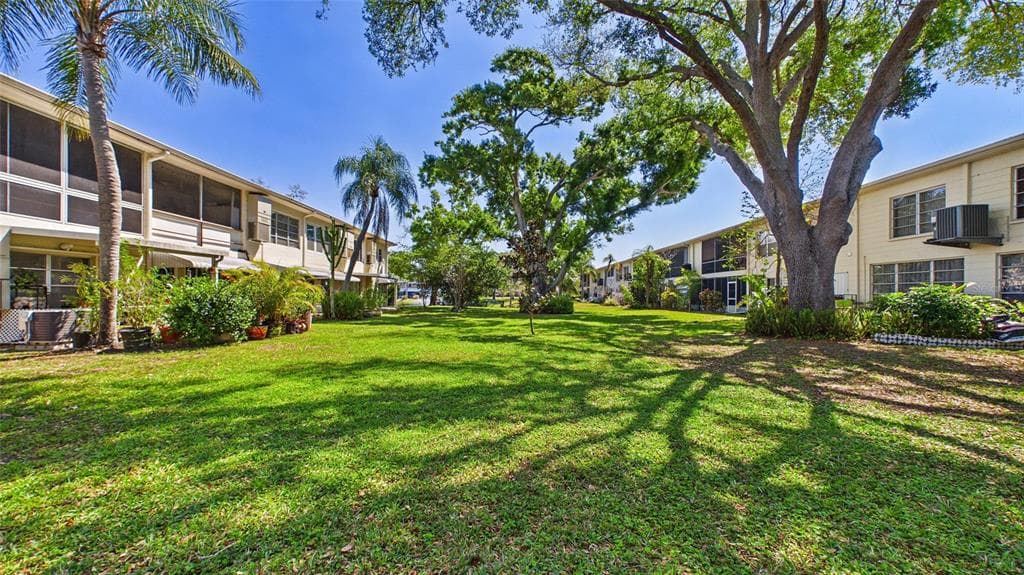 5664 40TH TERRACE N UNIT 428 ST PETERSBURG, FL 33710