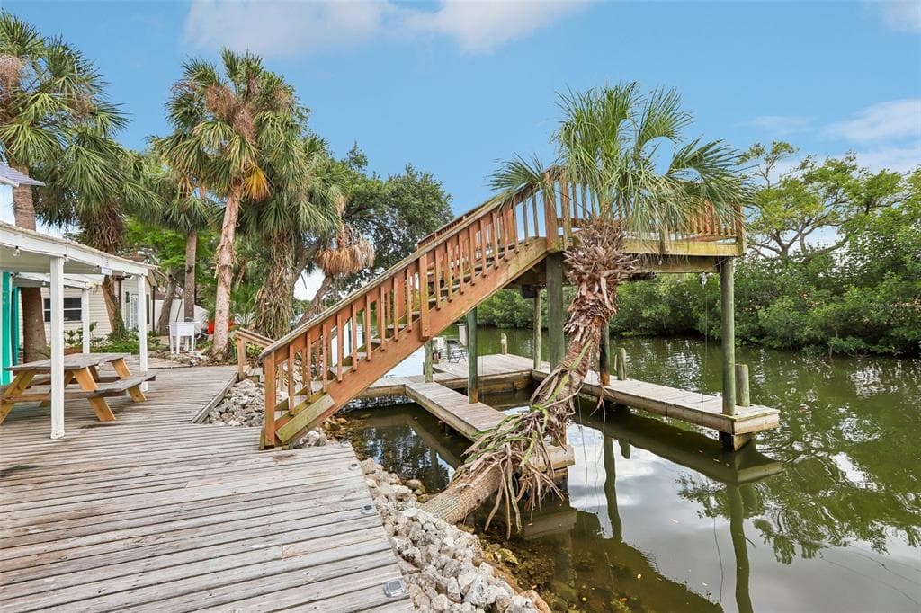 8825 OAK STREET RIVERVIEW, FL 33578