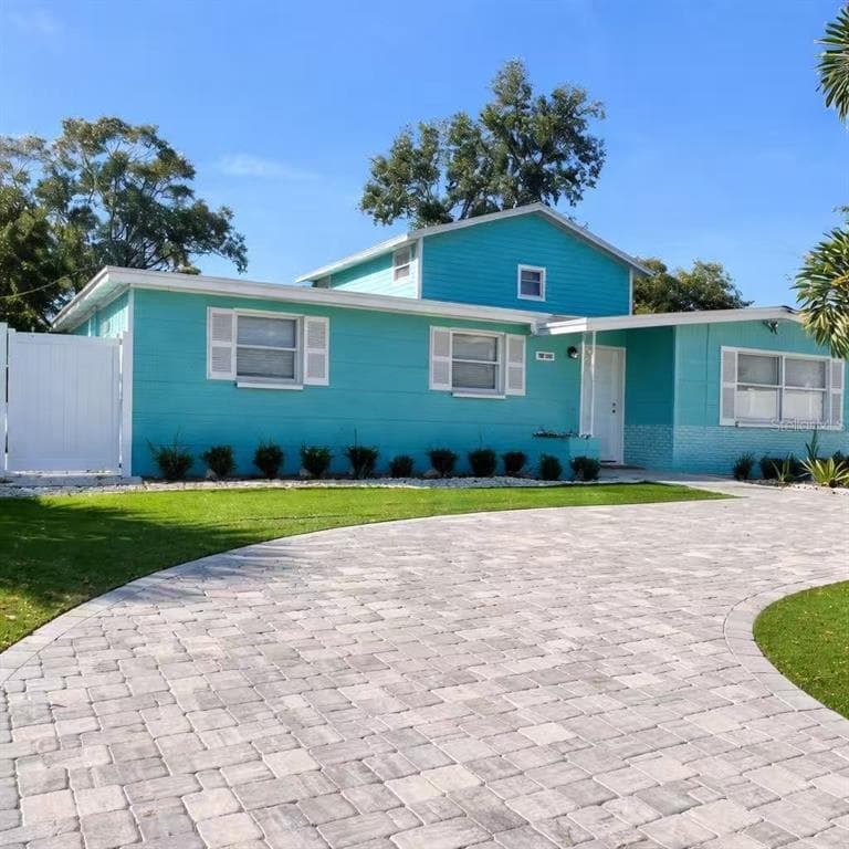 8714 N LINDA TAMPA, FL 33604