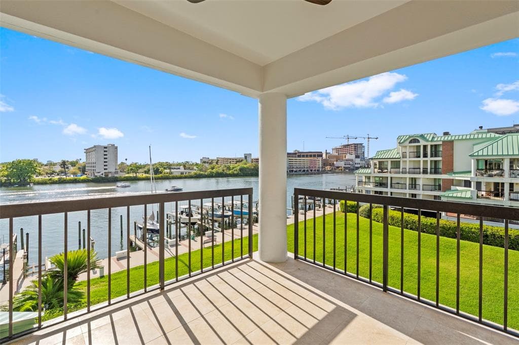 943 SEDDON COVE WAY UNIT 943 TAMPA, FL 33602