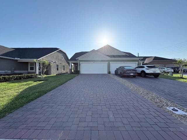 2668 SPIDER LILY COURT CLERMONT, FL 34711