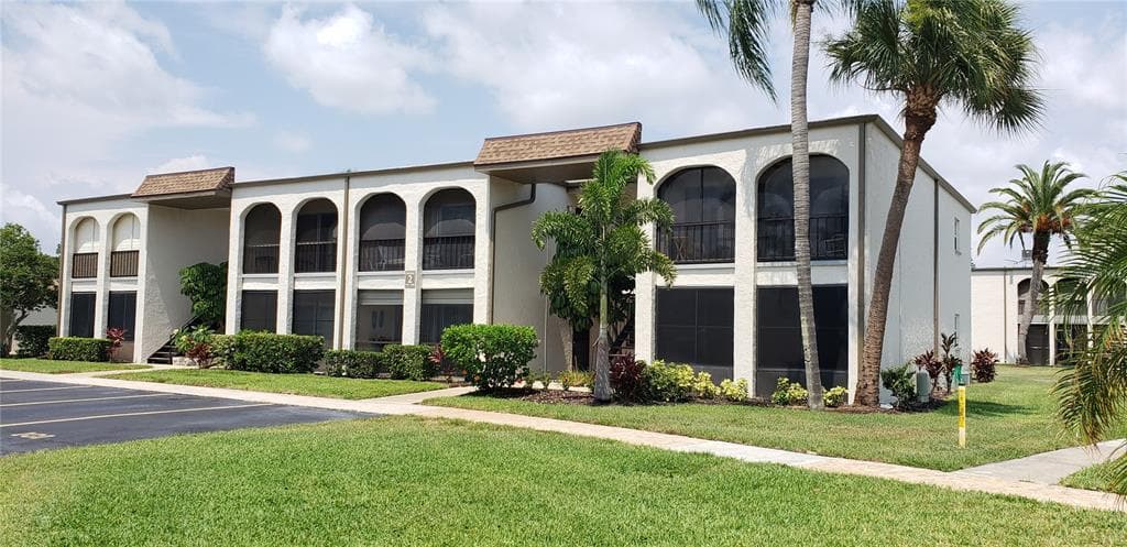 7701 STARKEY ROAD UNIT 102 SEMINOLE, FL 33777