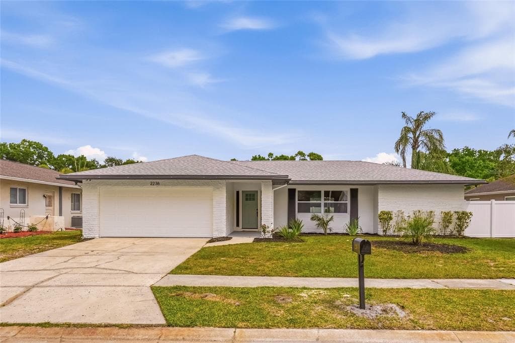 2236 STACY COURT DUNEDIN, FL 34698