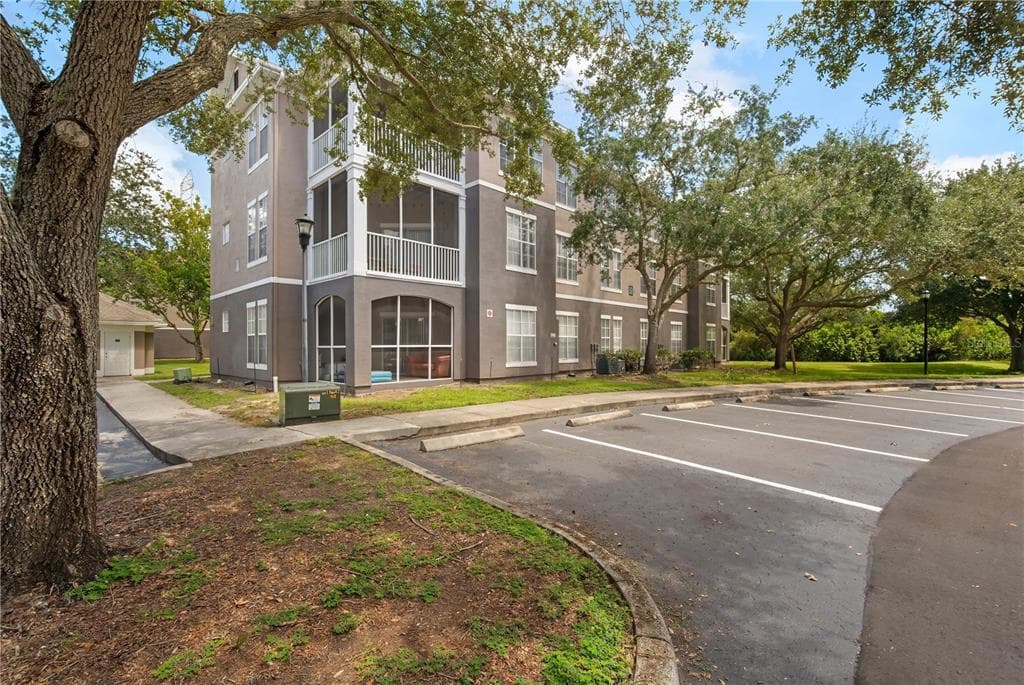 9301 CRESCENT LOOP CIRCLE UNIT 206 TAMPA, FL 33619