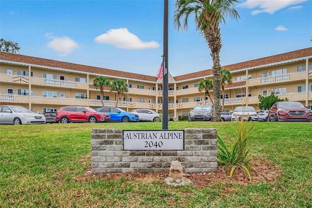 2040 WORLD PARKWAY BOULEVARD UNIT 12 CLEARWATER, FL 33763