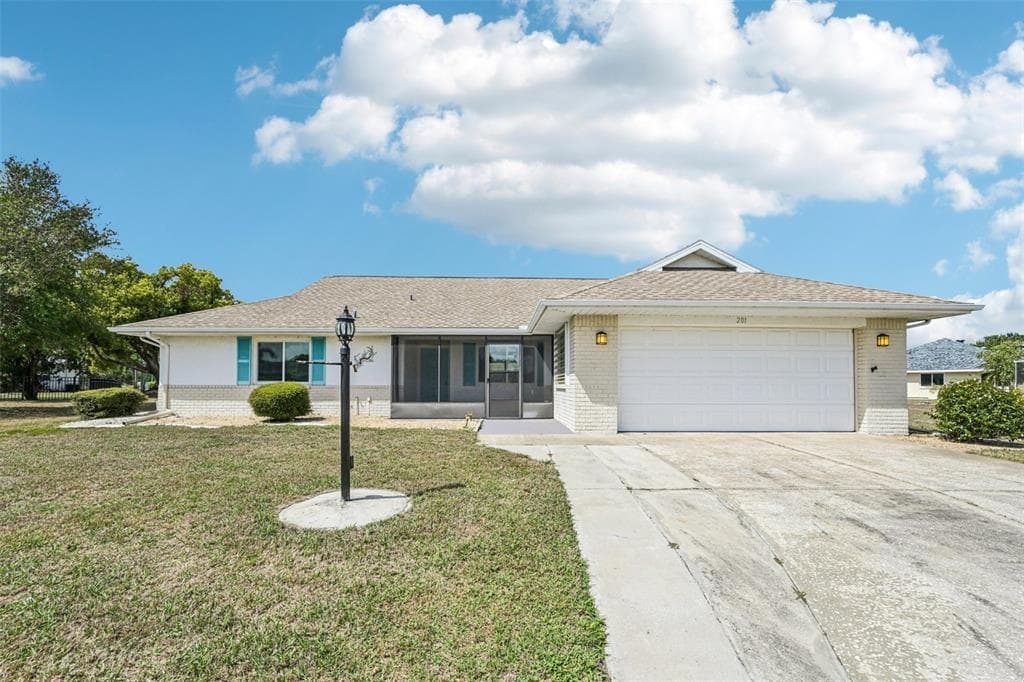 201 STONEHOUSE COURT SUN CITY CENTER, FL 33573
