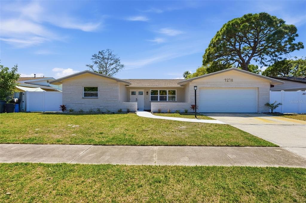 9278 78TH PLACE SEMINOLE, FL 33777