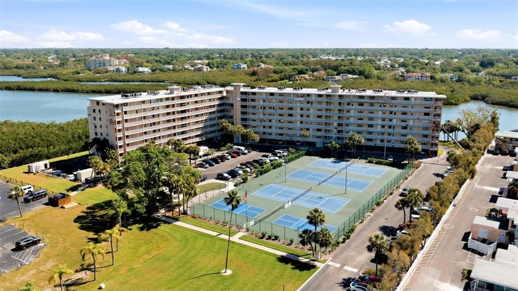 19451 GULF BOULEVARD UNIT 203 INDIAN SHORES, FL 33785