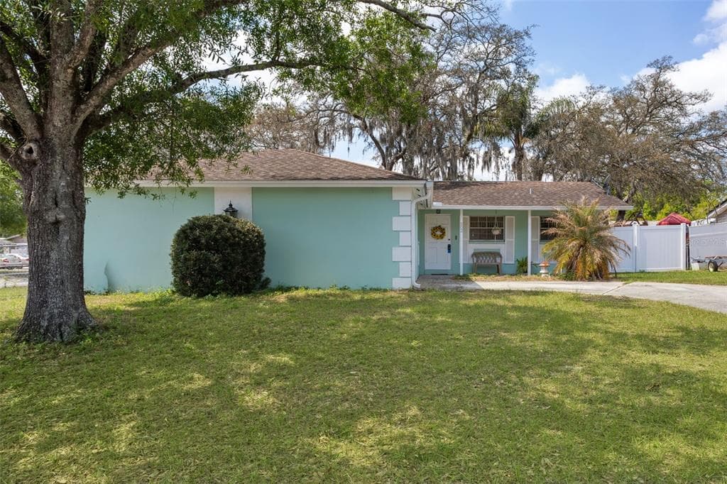 502 AVOCADO CIRCLE