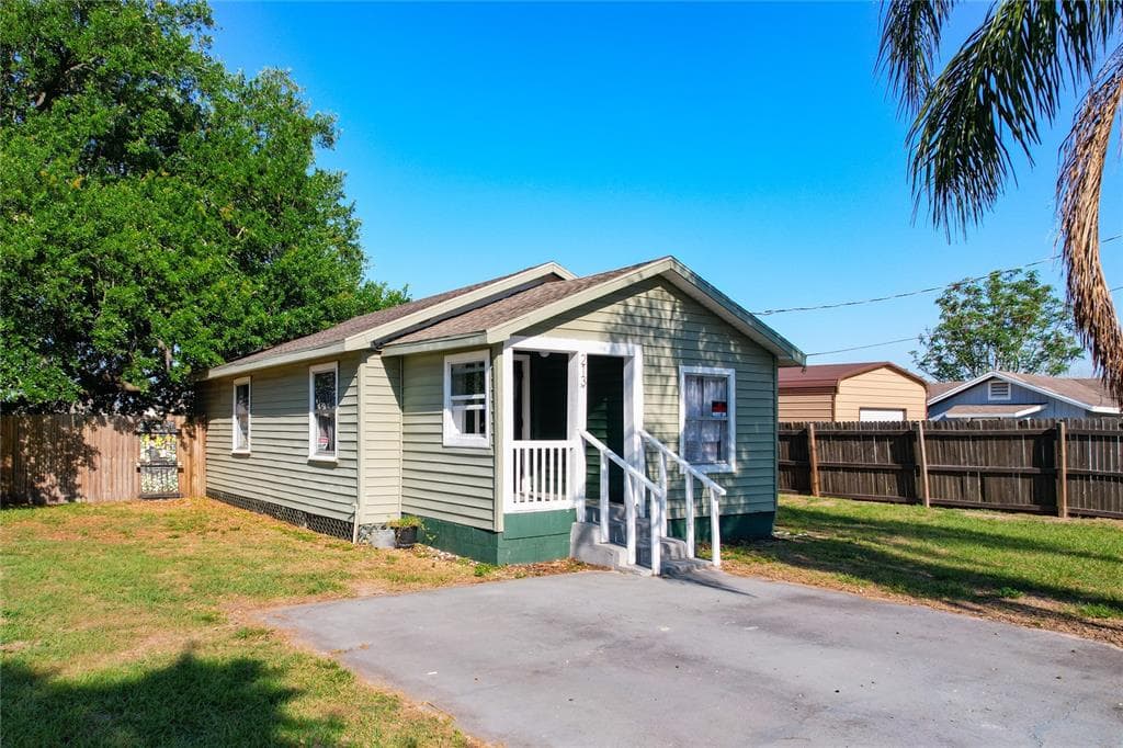 213 CLEVELAND AVENUE WINTER HAVEN, FL 33881