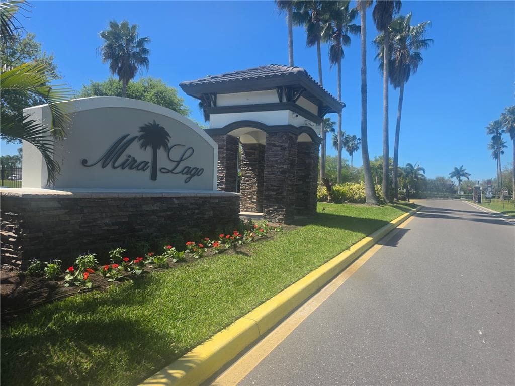 563 VISTA RIDGE DRIVE RUSKIN, FL 33570