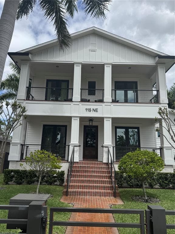 115 27TH AVENUE NE ST PETERSBURG, FL 33704