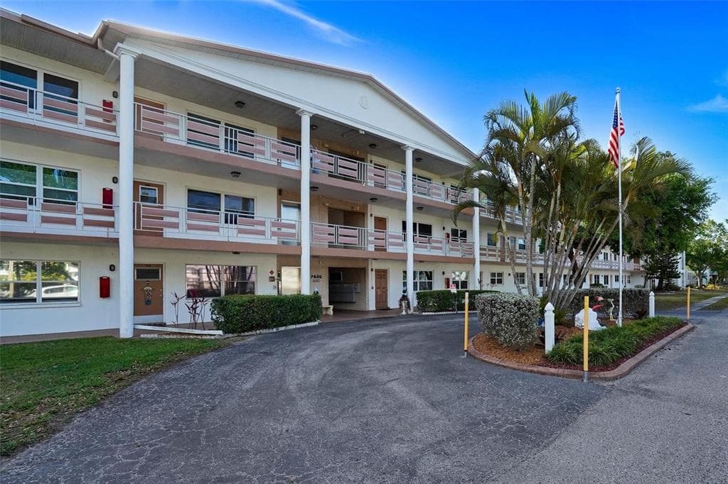 6015 19TH STREET N UNIT 109 ST PETERSBURG, FL 33714
