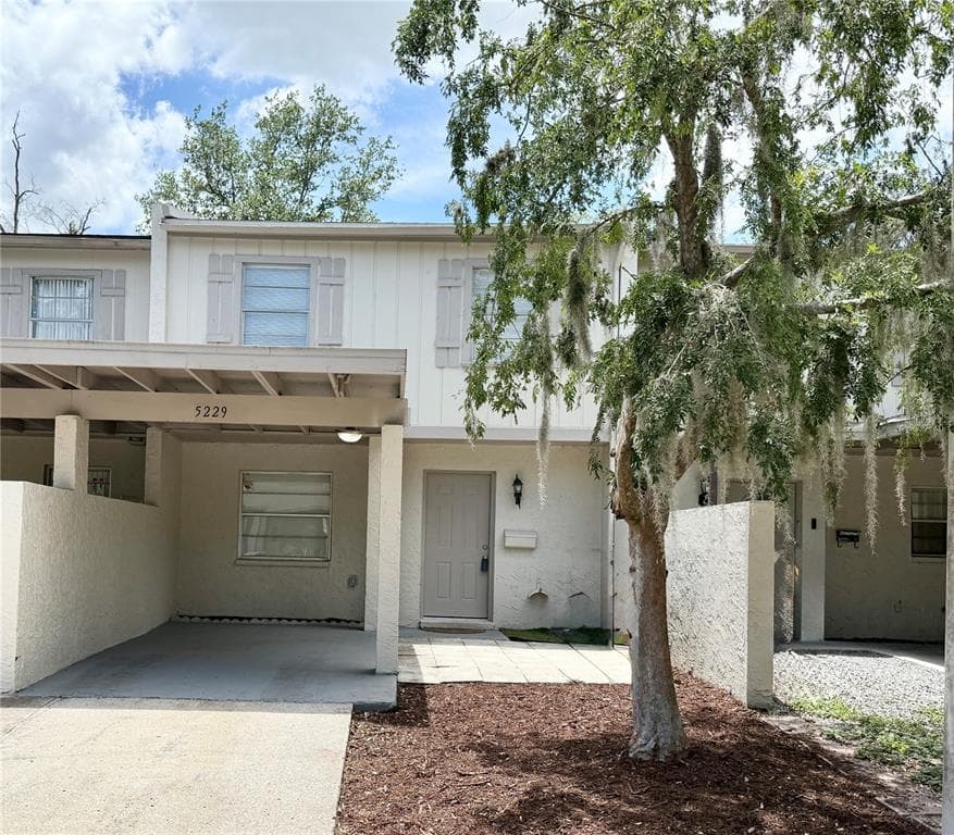 5229 TENNIS COURT CIRCLE TAMPA, FL 33617