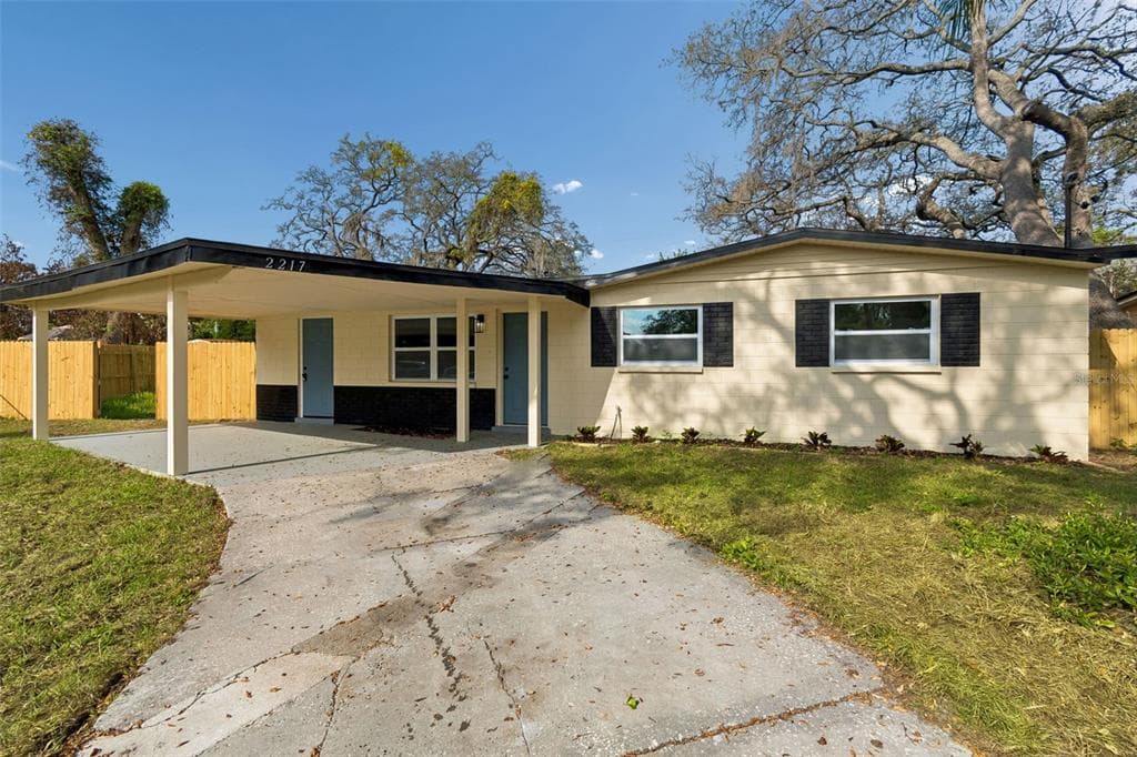 2217 E COLBY LANE TAMPA, FL 33612