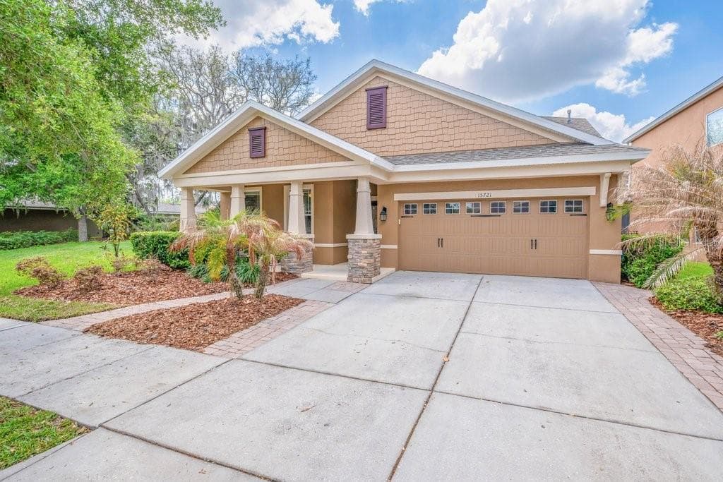 15721 OAKLEAF RUN DRIVE LITHIA, FL 33547