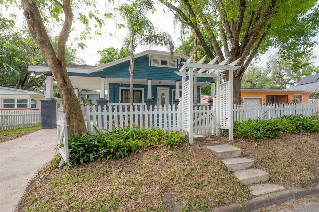 1007 E ROBSON STREET TAMPA, FL 33604