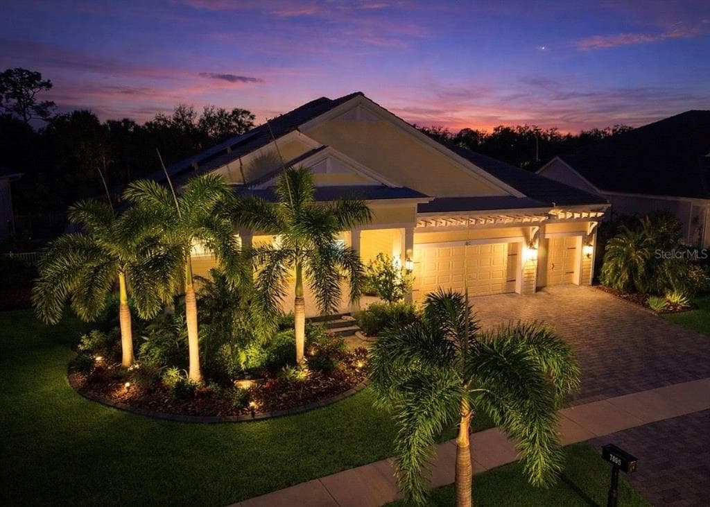 708 MANNS HARBOR DRIVE APOLLO BEACH, FL 33572