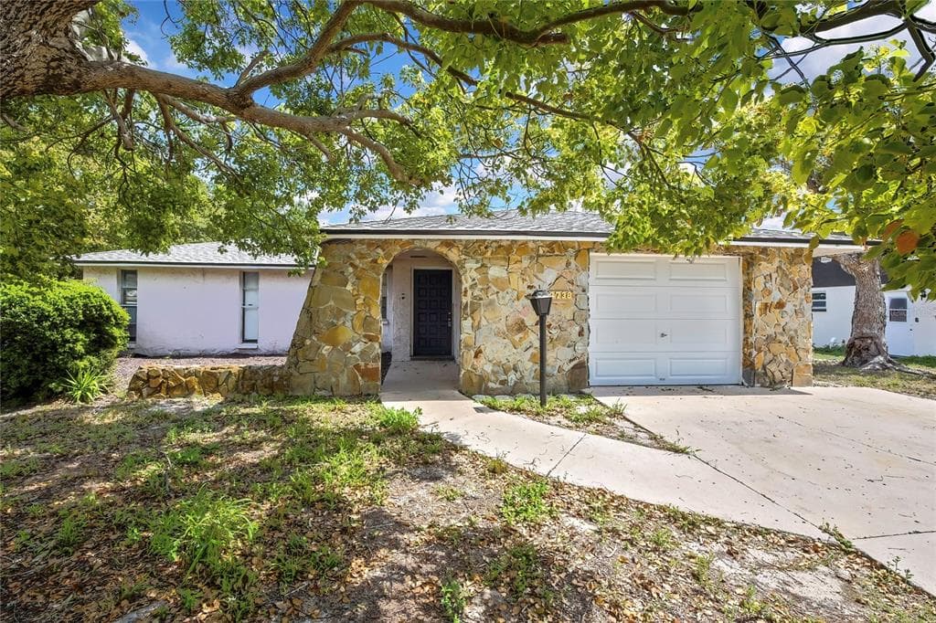 8738 ROBILINA ROAD PORT RICHEY, FL 34668